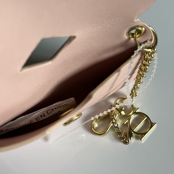 Women’s Riona Poppy Card Case Keychain - Picture 9 of 12